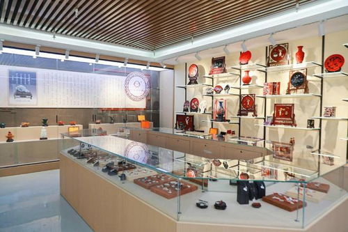 扬州旅游产品展销展示中心和扬州毛绒玩具创意设计中心在邗揭牌